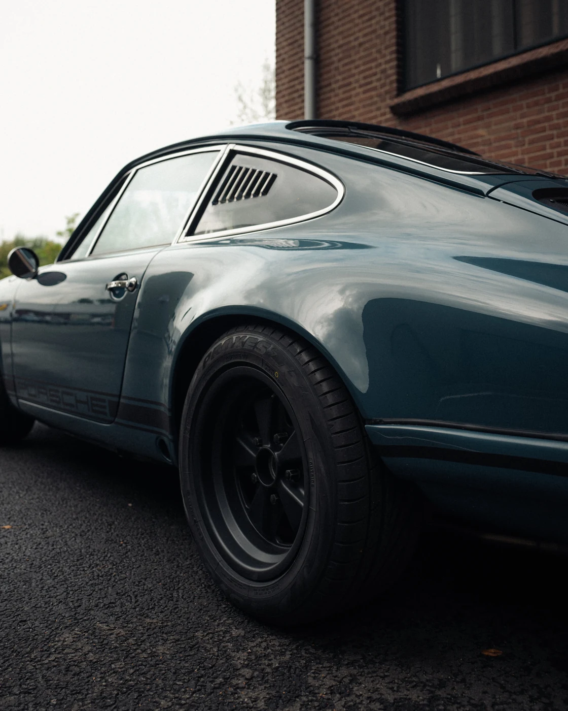 De achterzijde en wielkast van een Porsche uit het Rico Customs-project